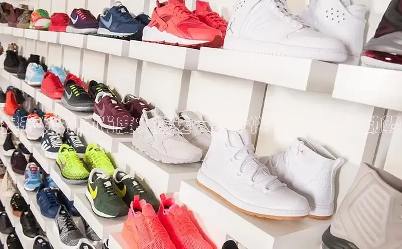 米兰·全站APP登录入口小红书提升你的时尚度：挑选一款个性十足的黑运动鞋