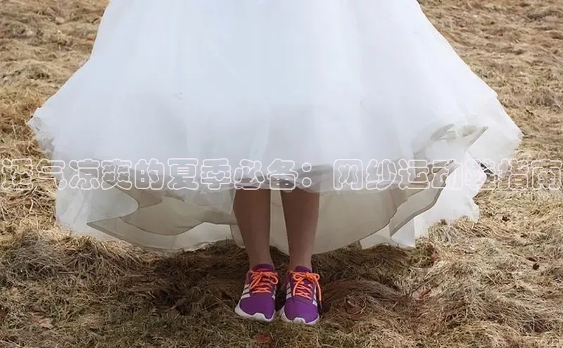 米兰app官网登录京东透气凉爽的夏季必备：网纱运动鞋指南