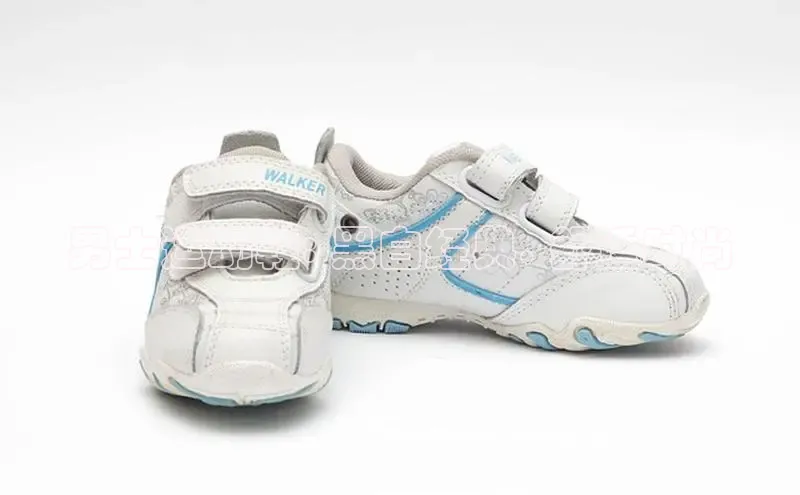 米兰·体育官方网站小米男士运动鞋: 黑白经典, 舒适时尚