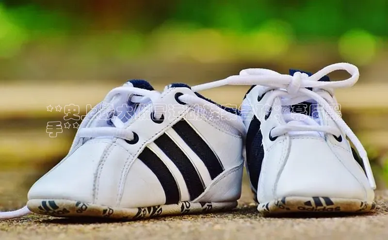 米兰app最新版本下载携程**史上最大假冒运动鞋案告破：幕后黑
手**