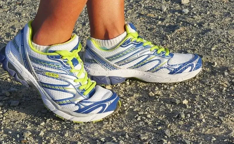 米兰·全站app登录appARGA公司2024年男士必备时尚搭配：透气舒适的布
面料鞋子