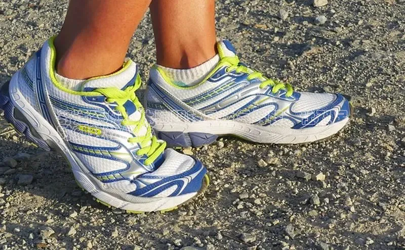 米兰官方手机app网站百家号舒适不凡：体验超轻量透气男鞋，让双足
时刻轻松健步